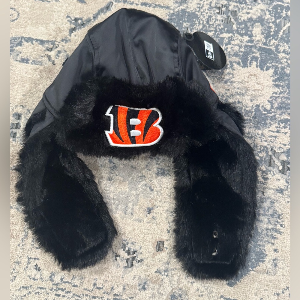 Men’s Black Bengals Trapper Hat NWT size Medium